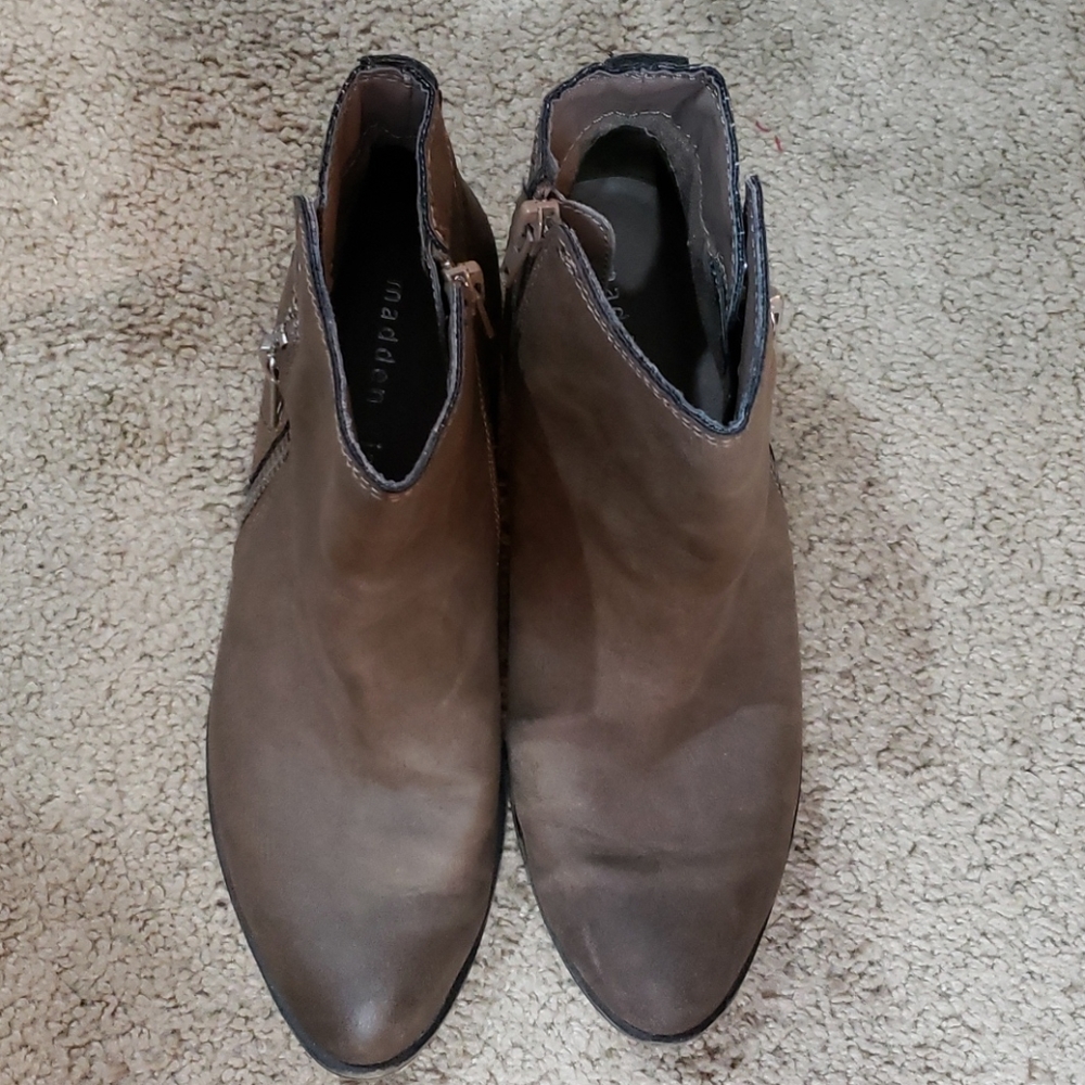 Shoes - Picture 3 of 4